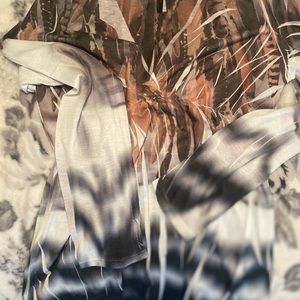 Low cut multicolored neutral long sleeve blouse